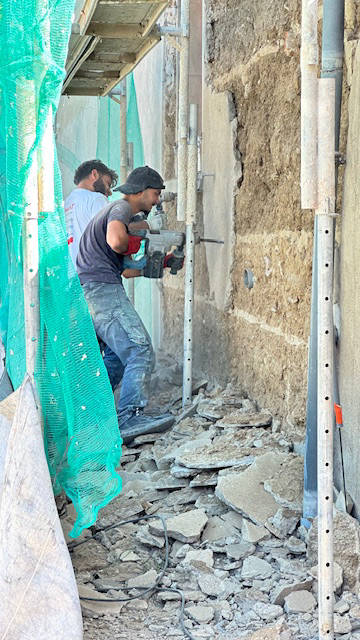 ravalement, d’enduits, de crépis, d’étanchéité et de peinture, sur façades neuves ou anciennes villefranche